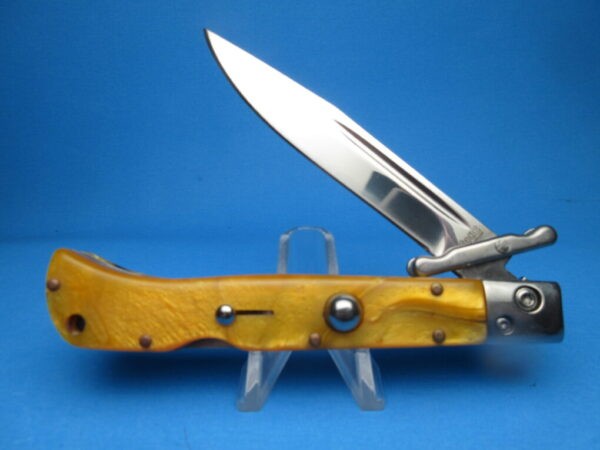 9" AKC Yellow Pearlex "Roma" Swinguard